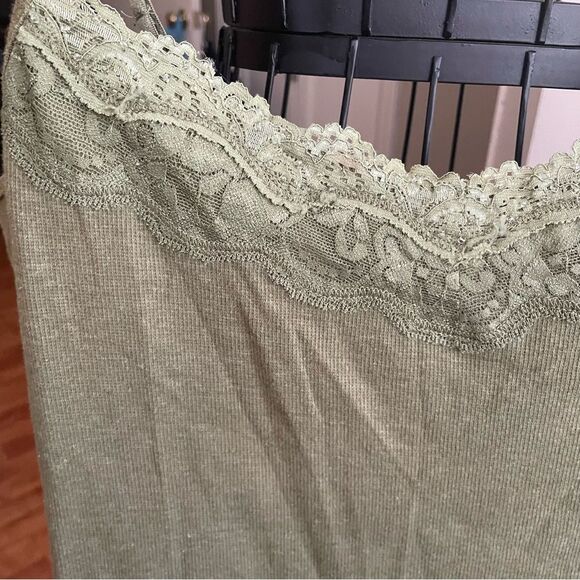 🍑Maurice’s Army Green Lace Trim Adjustable Cami Women's Size Large - Picture 4 of 8